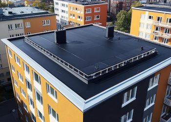 flat-roof-with-neoprene-product-top-flat-roof-city-m-depletionomma-banken-sweden-style_358270-17896 (1)